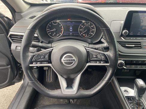 Used 2021 Nissan Altima 2.5 SR FWD image 12