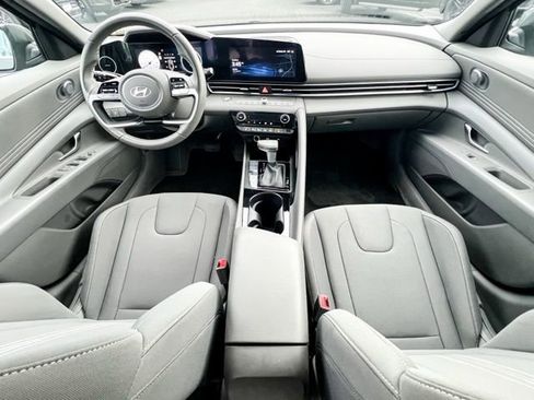 New 2025 Hyundai Elantra SEL FWD image 12