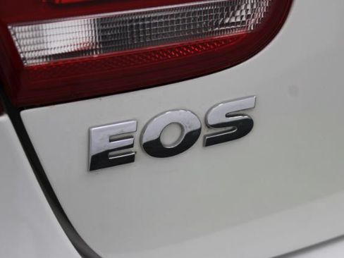 Used 2013 Volkswagen Eos Komfort FWD image 10