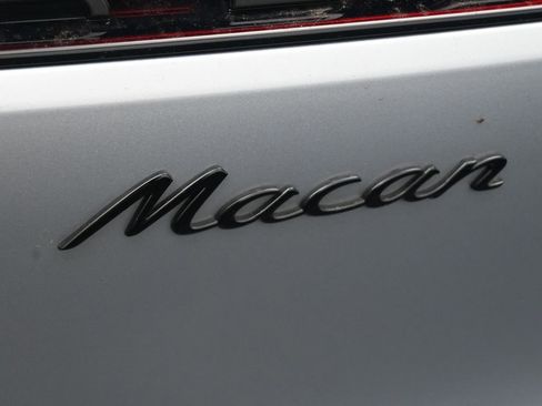 Used 2025 Porsche Macan image 9