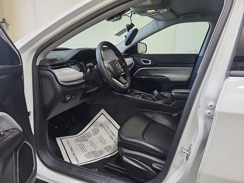 Used 2022 Jeep Compass Latitude FWD image 7