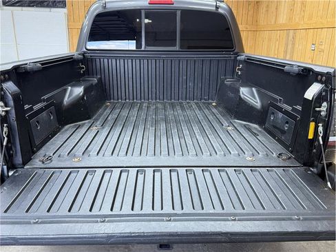 Used 2015 Toyota Tacoma 4x4 Double Cab w/ Convenience Package image 9