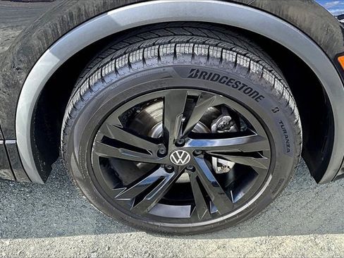 Used 2023 Volkswagen Tiguan SE R-Line image 8