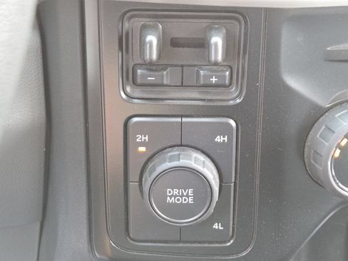 Used 2025 Ford F350 XLT AWD/4WD image 4
