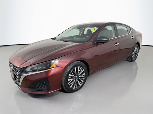 Used 2024 Nissan Altima 2.5 SV FWD image 8