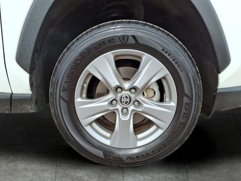 Used 2022 Toyota RAV4 LE image 9