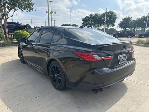 Used 2025 Toyota Camry SE w/ Convenience Package FWD image 8