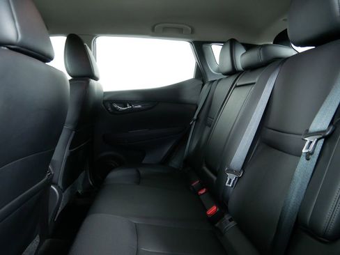 Used 2022 Nissan Rogue Sport SL AWD/4WD image 16