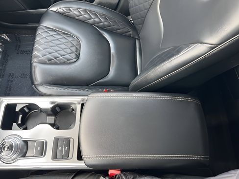 Used 2024 Ford Edge Titanium image 43