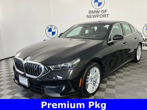 Used 2025 BMW i5 xDrive40 w/ Premium Package image 3