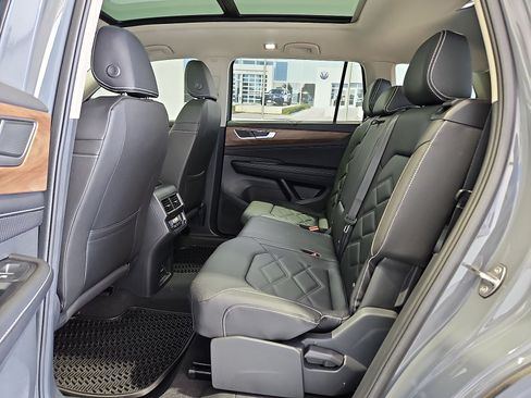New 2026 Volkswagen Atlas SE FWD image 14
