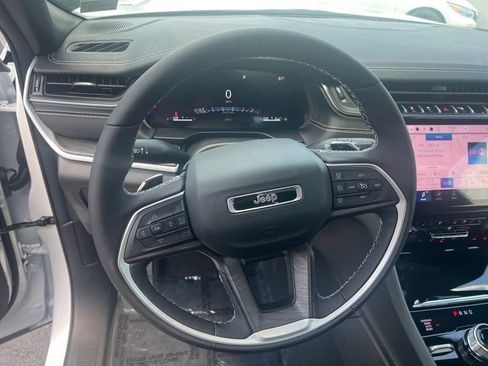 New 2025 Jeep Grand Cherokee Limited w/ Luxury Tech Group II image 2