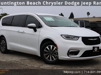 Used 2023 Chrysler Pacifica Touring-L