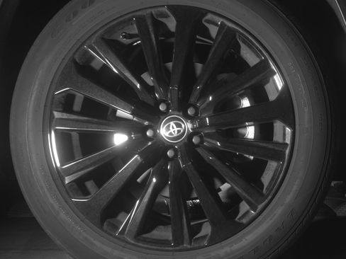 Used 2025 Toyota Highlander XSE image 13