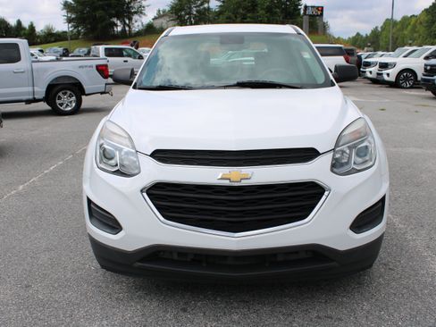 Used 2017 Chevrolet Equinox LS FWD image 3
