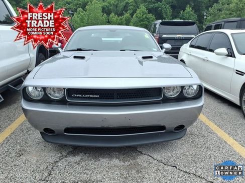 Used 2014 Dodge Challenger SXT RWD image 3