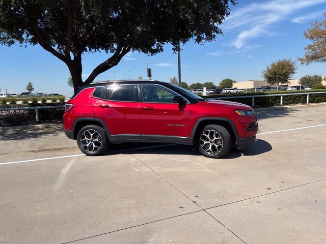 Used 2025 Jeep Compass Limited AWD/4WD image 5