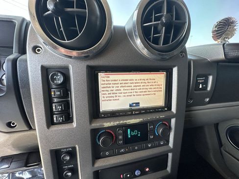 Used 2003 HUMMER H2 w/ Preferred Equipment Group AWD/4WD image 32