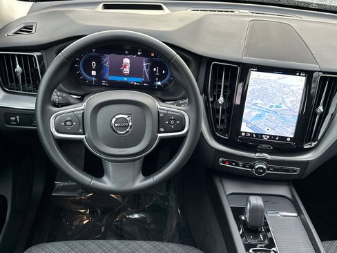 Used 2022 Volvo XC60 B5 Momentum image 16