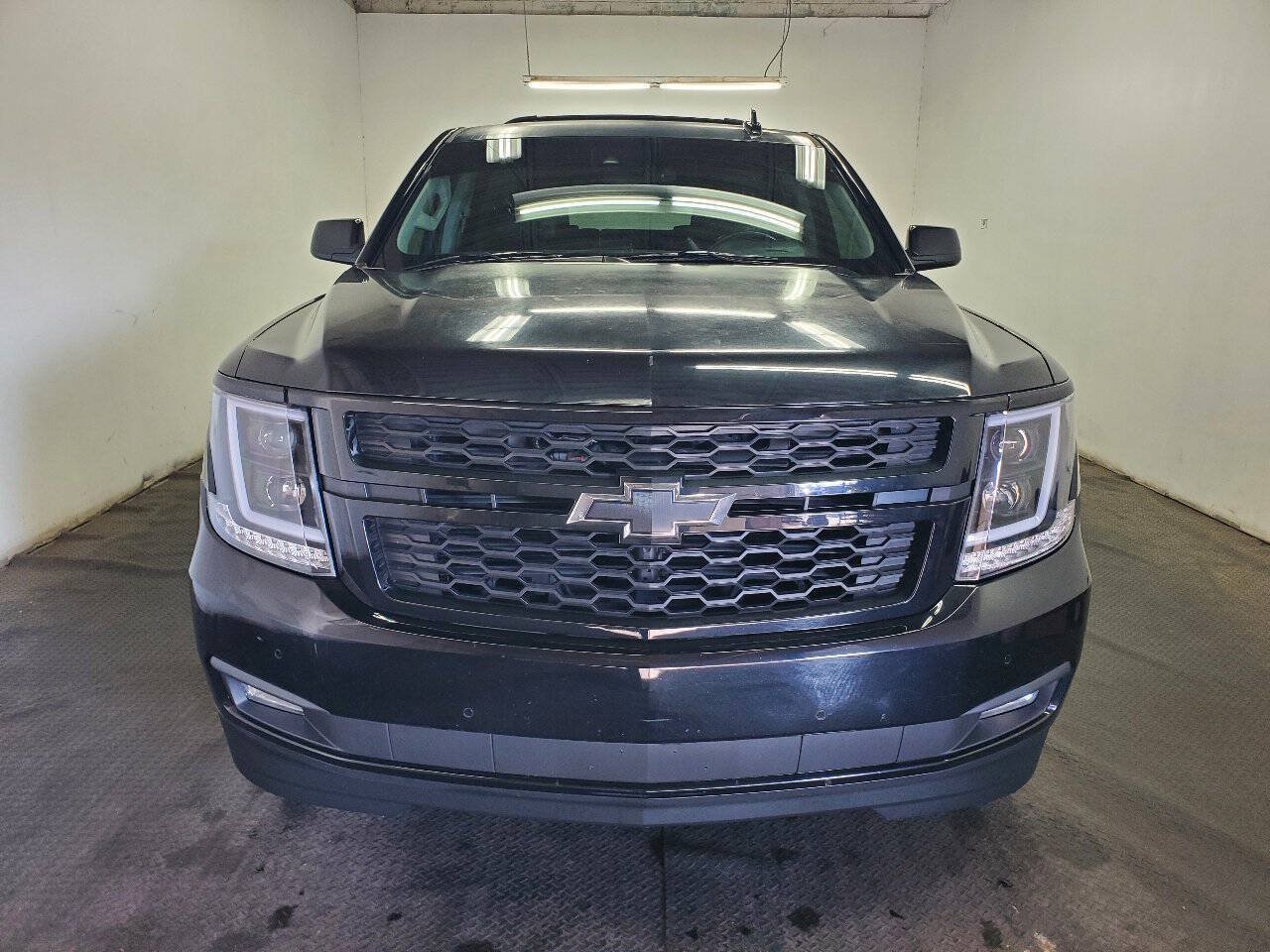 Used 2017 Chevrolet Suburban LT w/ Luxury Package AWD/4WD image 2
