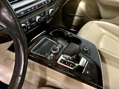 Used 2018 Audi Q7 3.0T Premium Plus w/ Premium Plus Package image 19