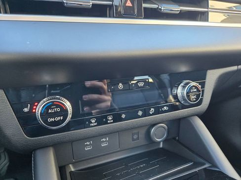 New 2026 Mitsubishi Outlander SE image 12