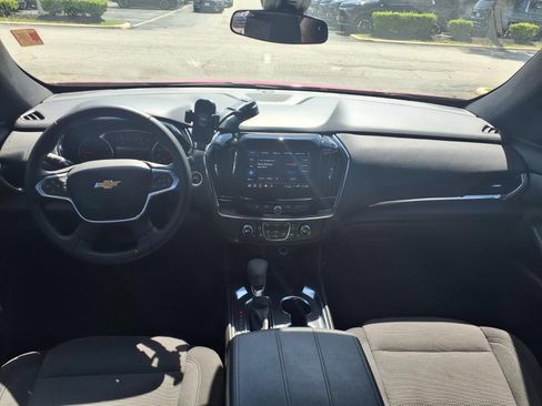 Used 2023 Chevrolet Traverse LT FWD image 3