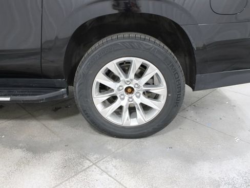 Used 2024 Chevrolet Suburban Premier AWD/4WD image 38