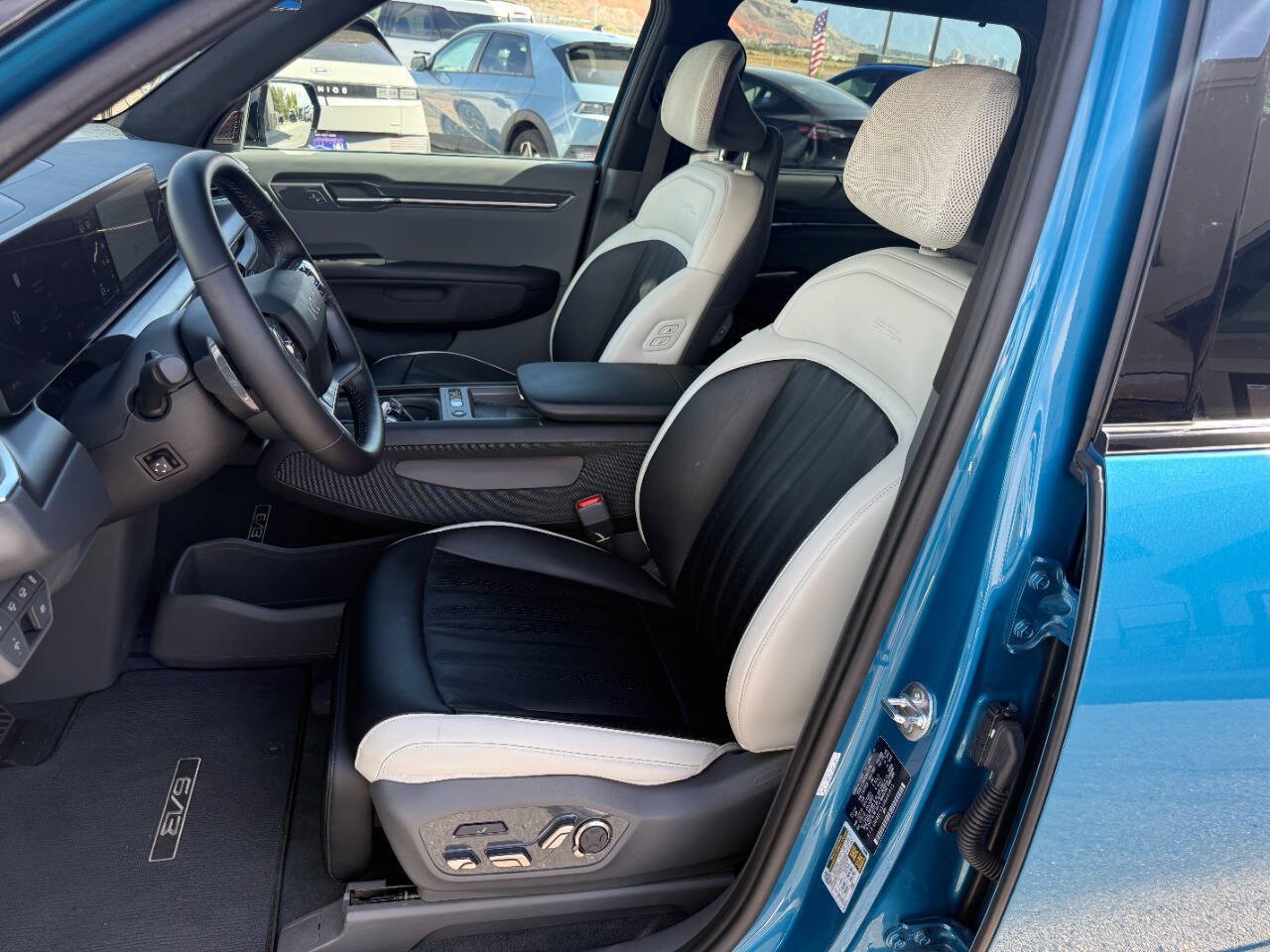 Used 2024 Kia EV9 GT-Line AWD/4WD image 3