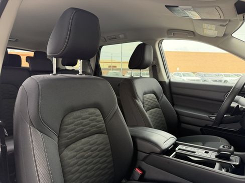 Used 2025 Nissan Pathfinder SV FWD image 39