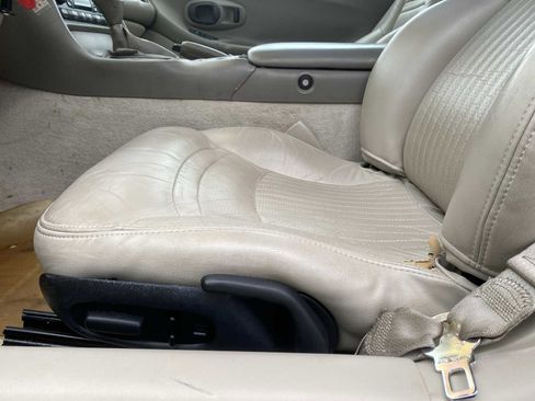 Used 2004 Chevrolet Corvette Coupe w/ Preferred Equipment Group RWD image 17