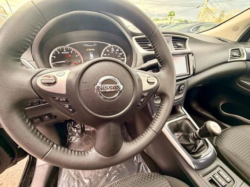 Used 2017 Nissan Sentra SR Turbo w/ SR Midnight Edition FWD image 11