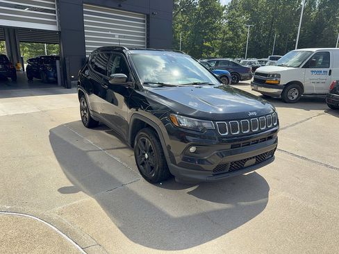 Used 2022 Jeep Compass Latitude AWD/4WD image 2