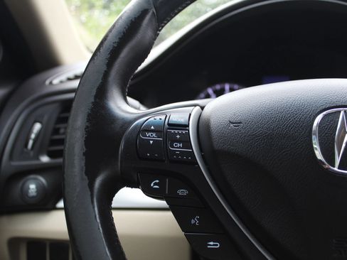 Used 2014 Acura ILX w/ Technology Package FWD image 25