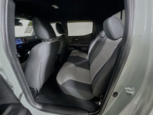 Used 2022 Toyota Tacoma TRD Sport w/ Technology Package image 29