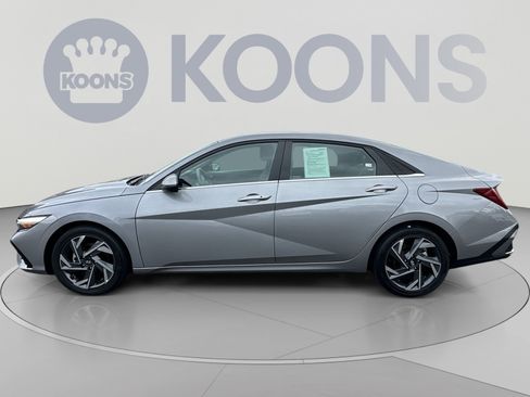 Used 2025 Hyundai Elantra SEL FWD image 7