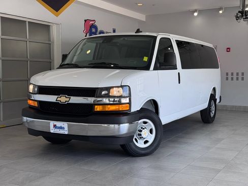 Used 2025 Chevrolet Express 3500 LT w/ LT Preferred Equipment Group RWD image 2