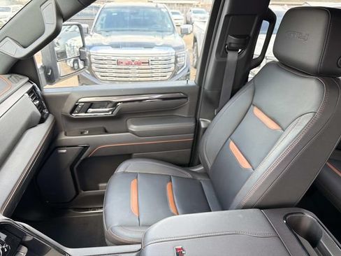 Used 2025 GMC Sierra 2500 AT4 w/ AT4 Premium Plus Package AWD/4WD image 21