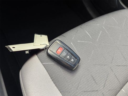 Used 2024 Toyota RAV4 XLE w/ Convenience Package image 20