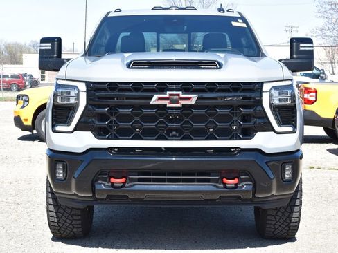 Used 2024 Chevrolet Silverado 2500 ZR2 w/ Technology Package image 2