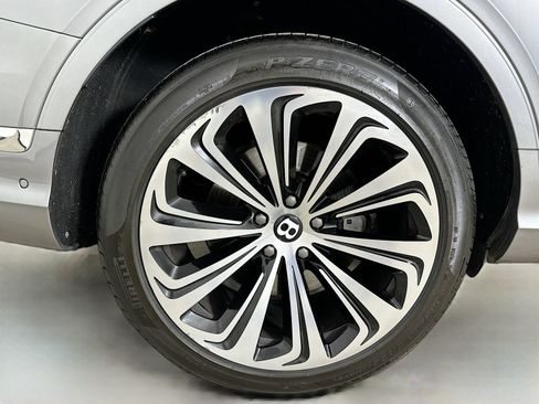 Used 2023 Bentley Bentayga Extended Wheelbase AWD/4WD image 55