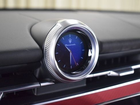 New 2025 Maserati Grecale Folgore image 33