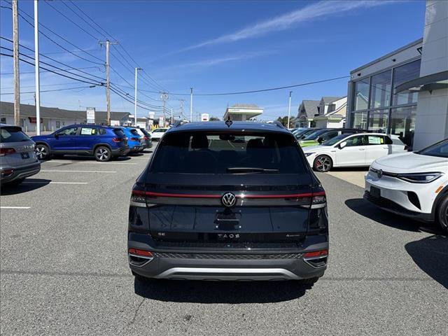 Certified 2025 Volkswagen Taos SE AWD/4WD image 5