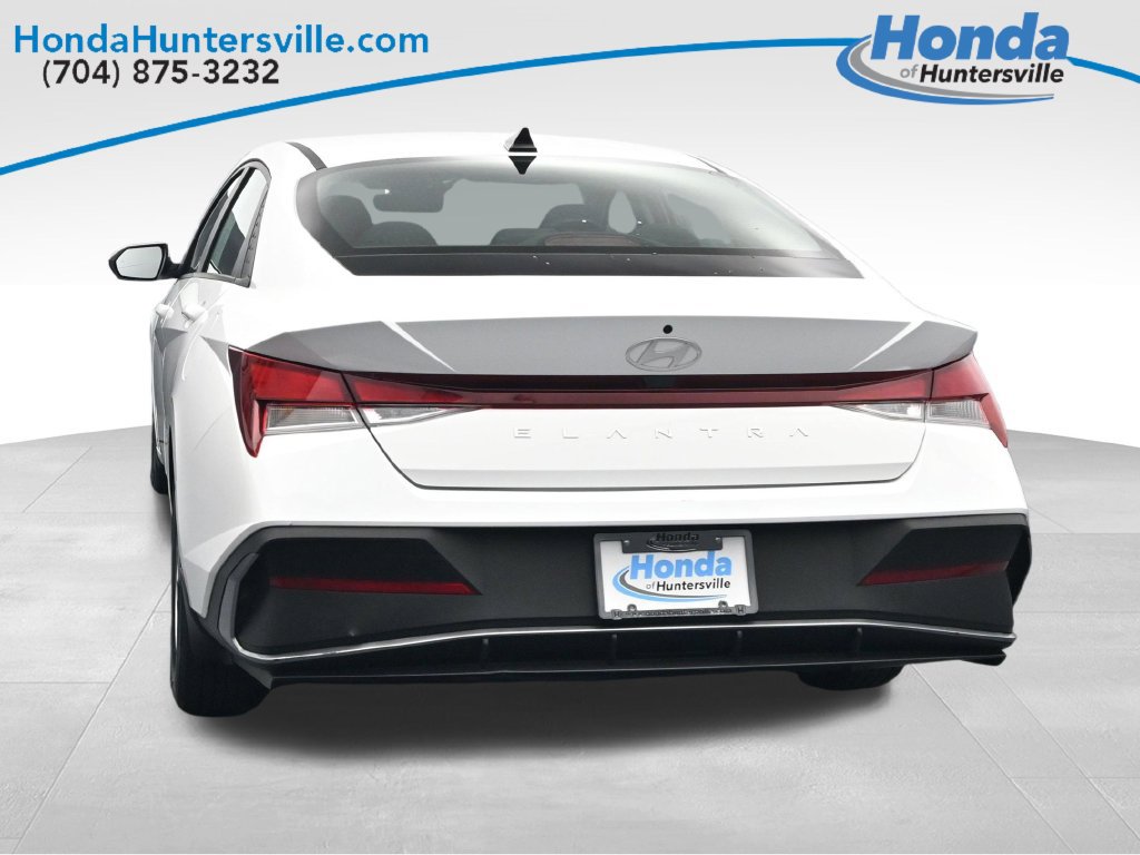 Used 2024 Hyundai Elantra SE FWD image 7