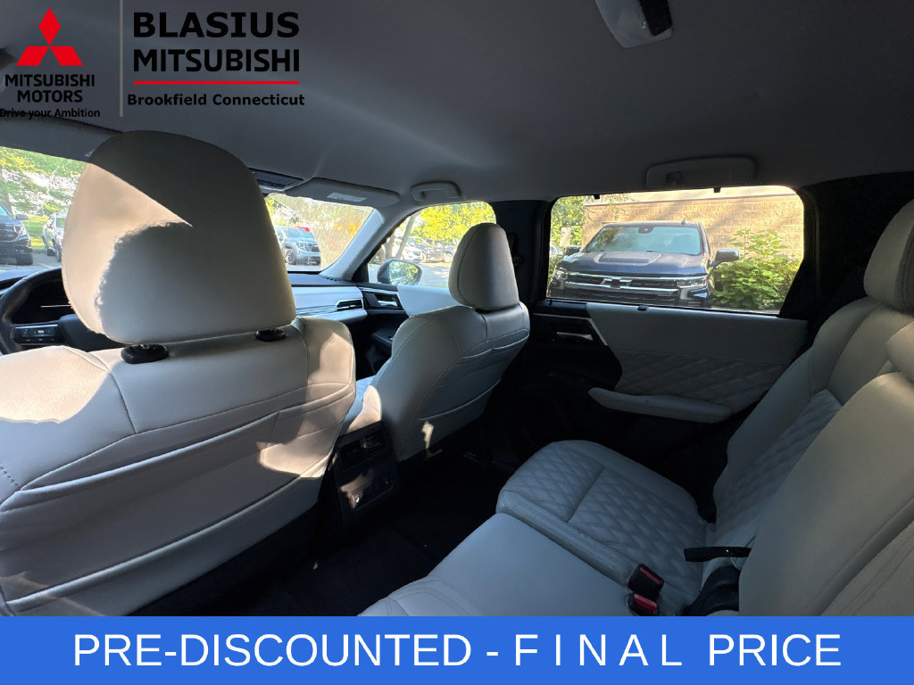 Used 2024 Mitsubishi Outlander SEL AWD/4WD image 28