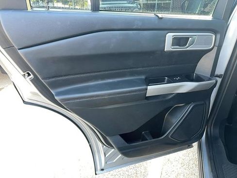 Used 2023 Ford Explorer Limited image 13