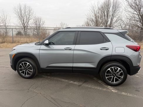 Used 2025 Chevrolet TrailBlazer LT w/ LT Cold Weather Package image 10