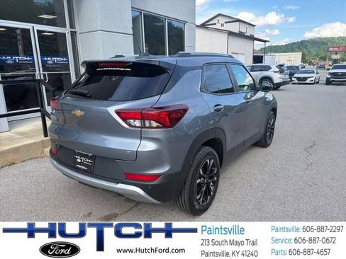 Used 2022 Chevrolet TrailBlazer LT w/ Convenience Package FWD image 3