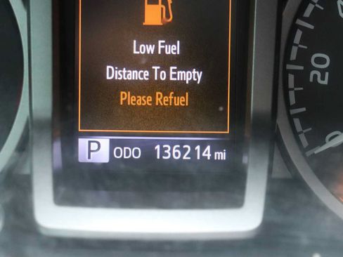 Used 2016 Toyota Tacoma Limited w/ Towing Package AWD/4WD image 11