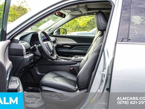Used 2024 Toyota Grand Highlander AWD image 16